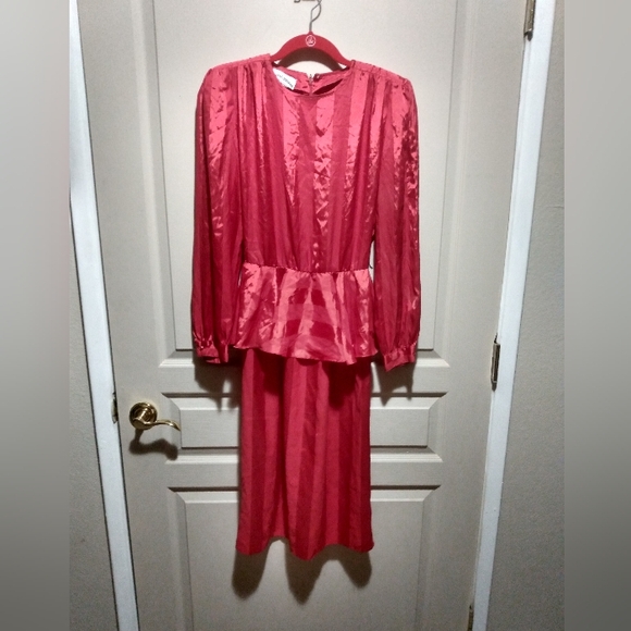 Vintage 80's Red Dress. - Picture 2 of 4